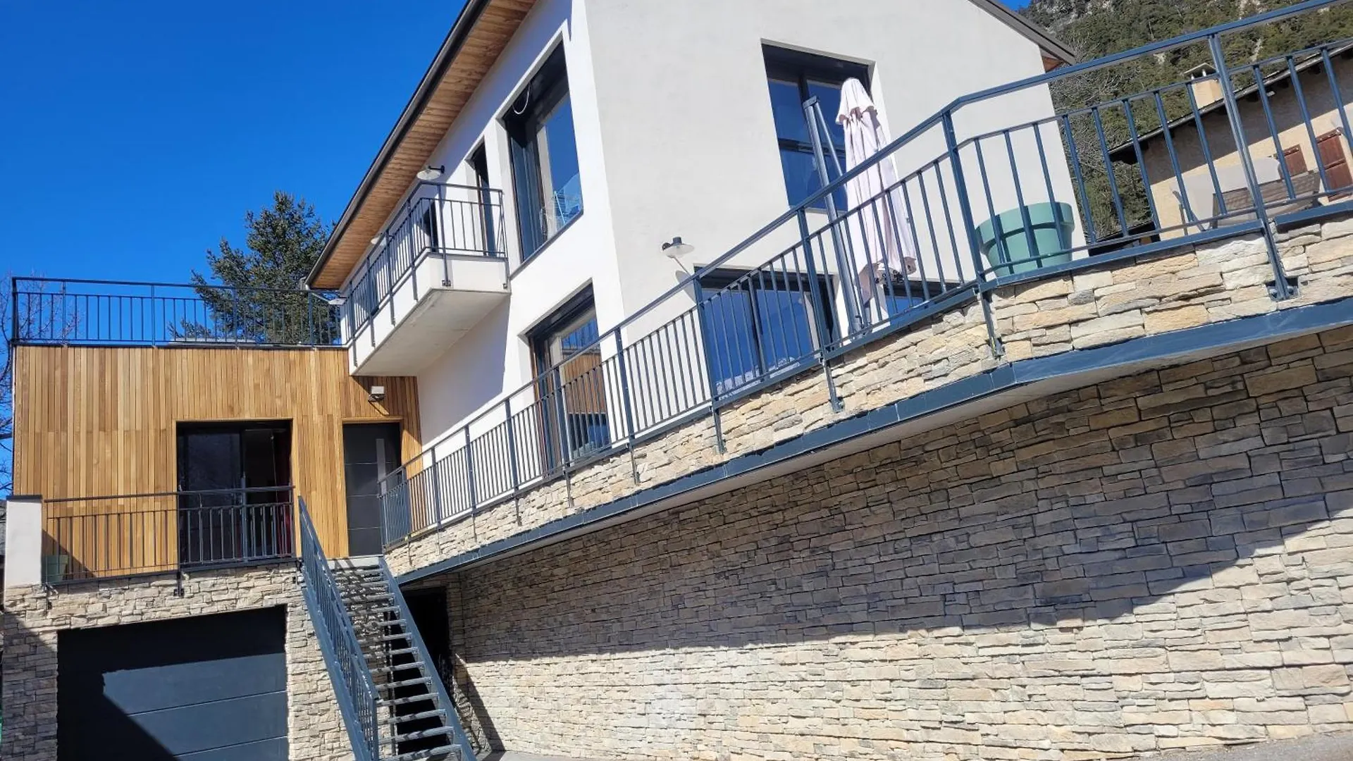 Maison Serre Chevalier contacts